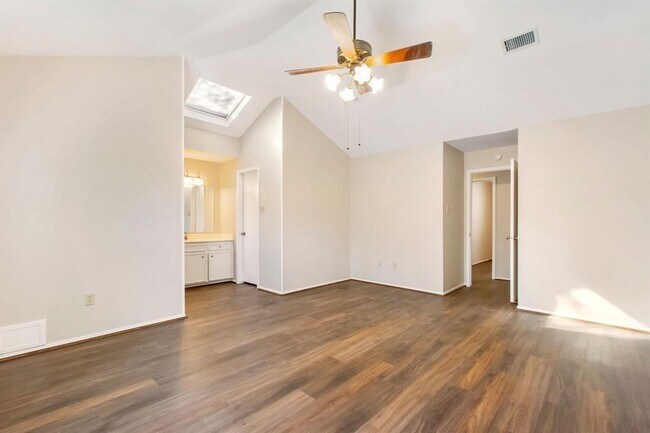 Building Photo - 108 N Deerfoot Cir