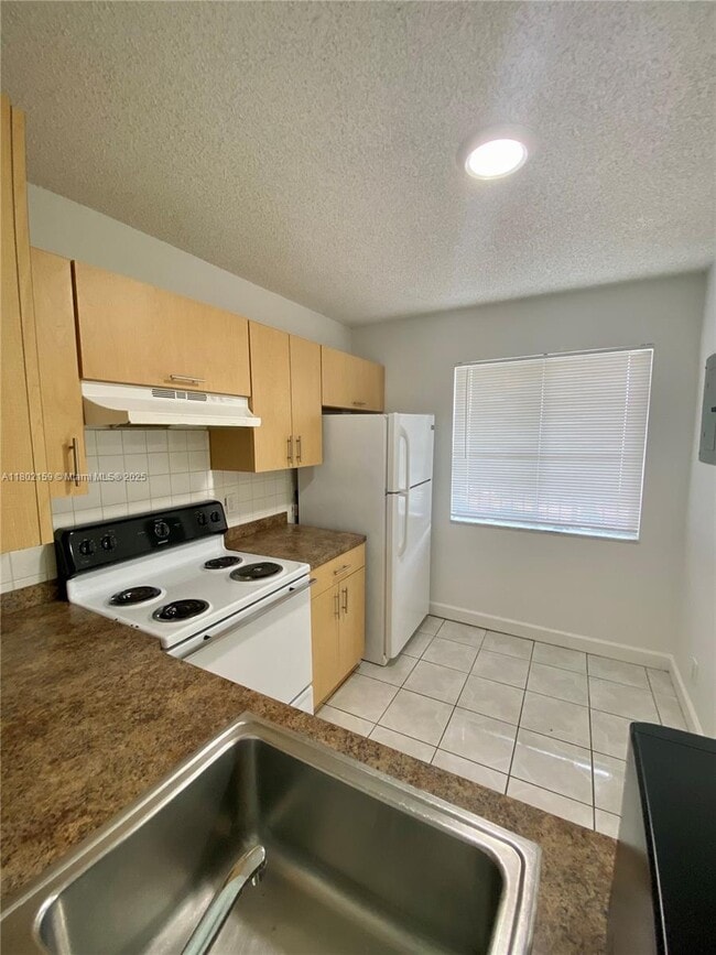 Building Photo - 8740 N Sherman Cir
