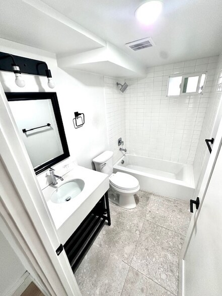 Building Photo - 743 Kearney St