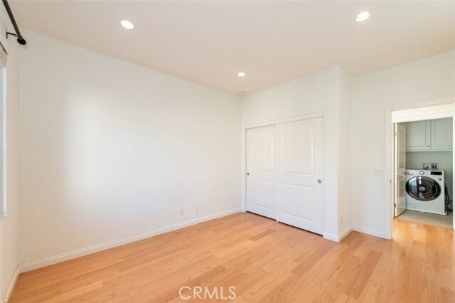 Building Photo - 83 Bianco