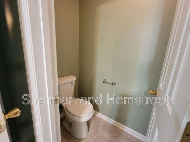 Building Photo - 914 Cannock St