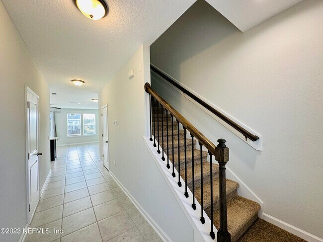 Building Photo - 84 Pinebury Ln