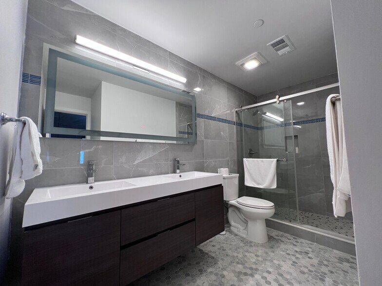 Building Photo - 5411 Gulf Dr