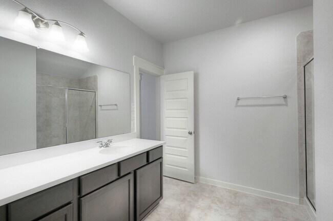 Building Photo - 21251 Shr Blf Dr