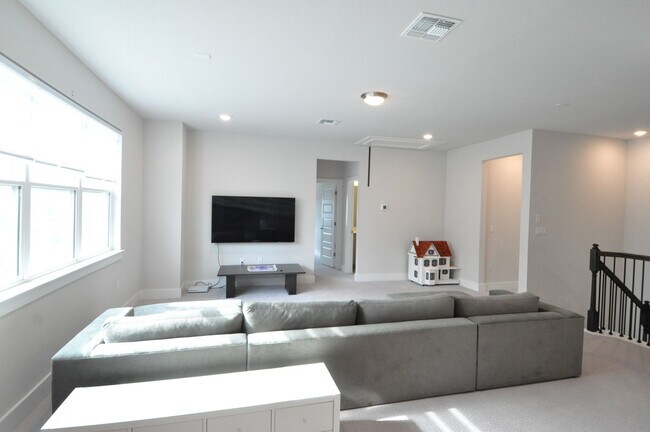 Building Photo - Gorgeous Home with Green Belt view!