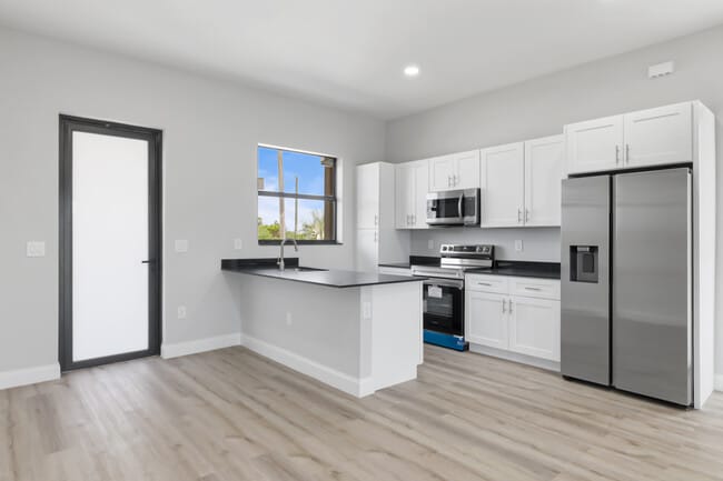 Building Photo - 8014 Mangrove Cir