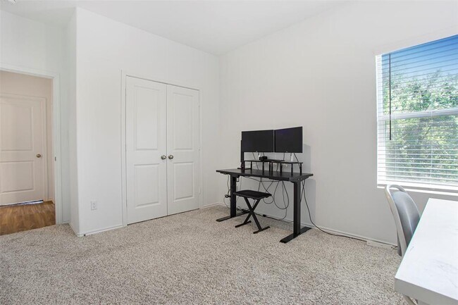 Building Photo - 1509 Brueggerhoff Rd