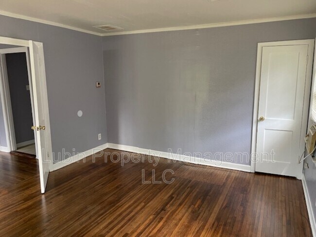 Building Photo - 1070 S Highland St