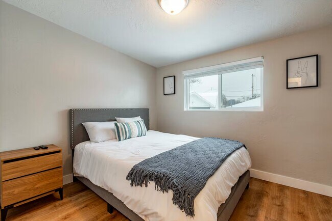 Building Photo - 4671 S Greenvalley Dr