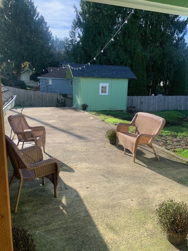 Building Photo - $2,350 Furnished or $2,150 Unfurnished, Three Bedrooms, Two Baths Duplex available now!