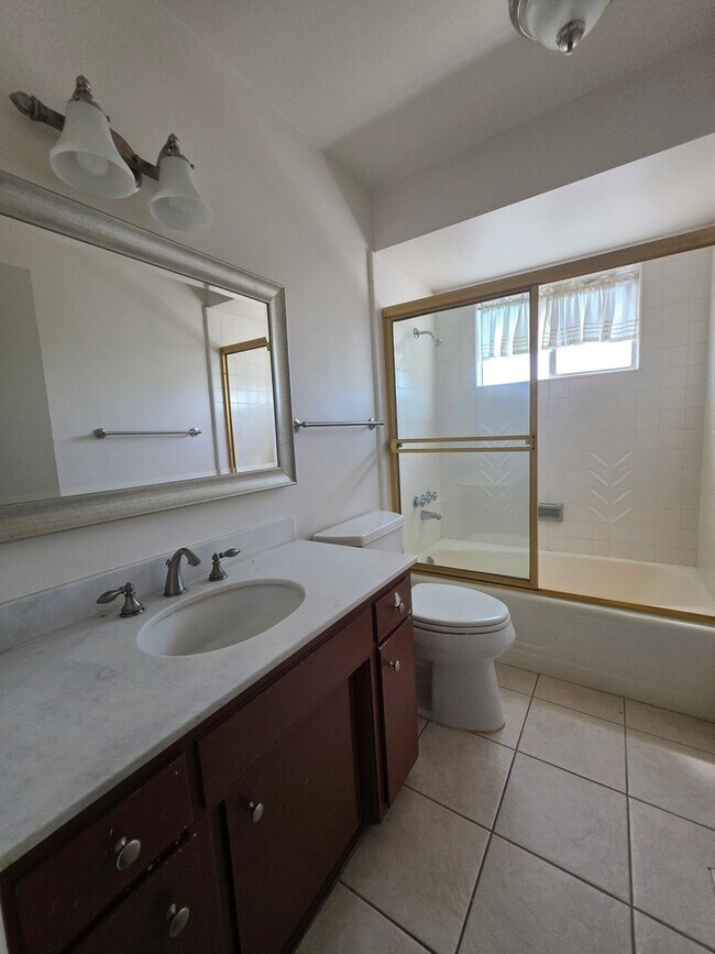 Building Photo - 6437 Elmhurst Dr