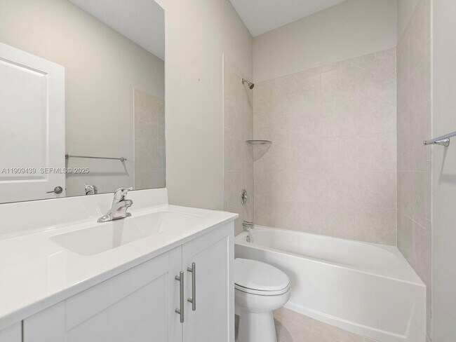 Building Photo - 2723 SE 17th St