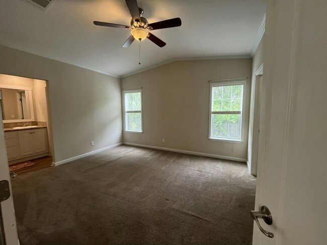Building Photo - 115 Poinsettia Dr