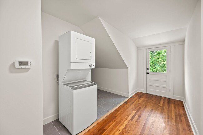Interior Photo - 1407 Clover St