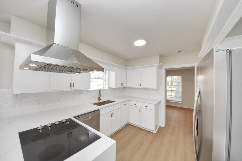 Building Photo - 11319 Chevy Chase Dr