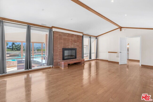 Building Photo - 3200 Oakley Dr