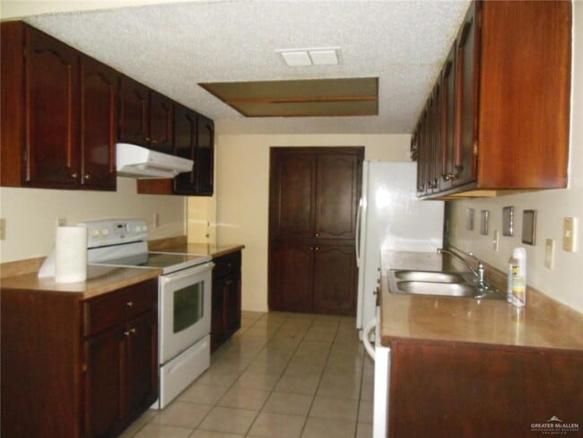 Building Photo - 2005 Mynah Ave