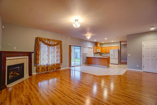 Building Photo - SPACIOUS FIVE BEDROOM HOUSE IN VANCOUVER