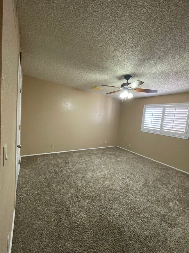 Building Photo - OWNER'S SUMMER SPECIAL-$300 OFF first 3 months! Sparkling Pool Home!
