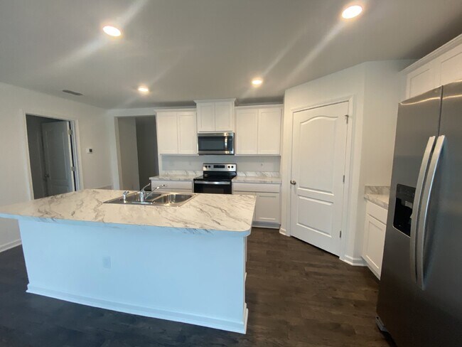 Building Photo - Beautiful 4-Bedroom Home in Cross Creek – Resort-Style Amenities & Convenient Clay County Location!