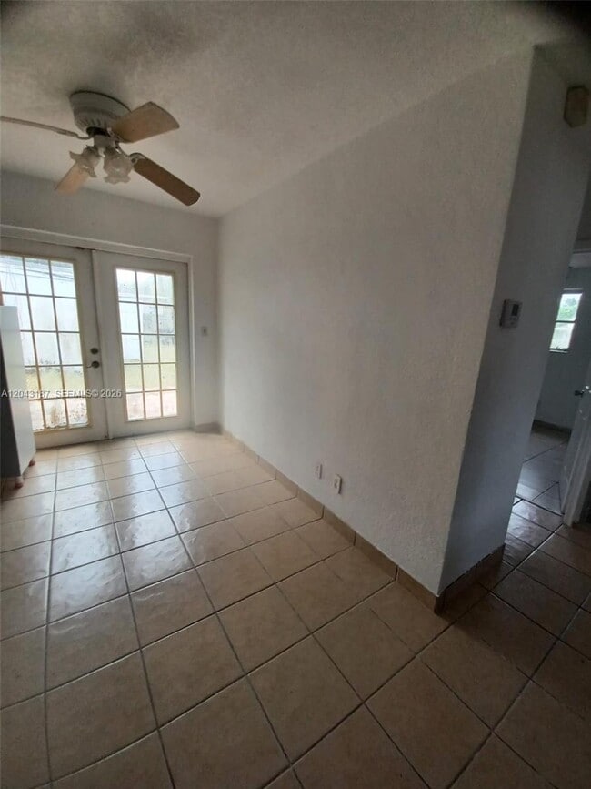 Building Photo - 1701 SW 70th Ave