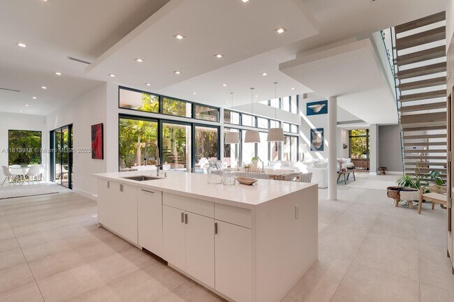 Building Photo - 4094 Park Ave