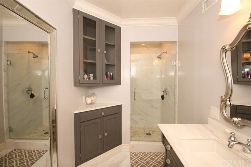 Master Bathroom - 10304 Cliota St