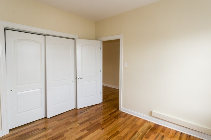 Building Photo - 4431 N Wolcott Ave