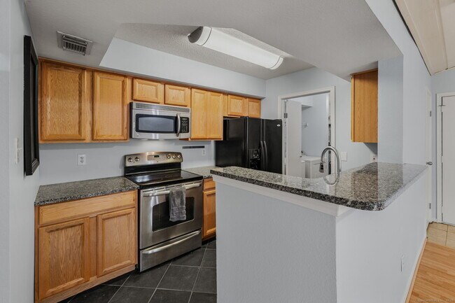 Building Photo - 33 Crown Knoll Ct