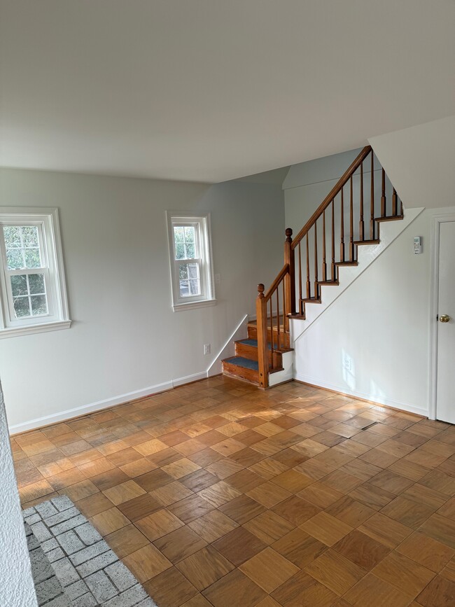 Building Photo - 197 Main St