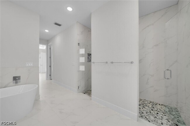 Building Photo - 1430 SE 23rd St