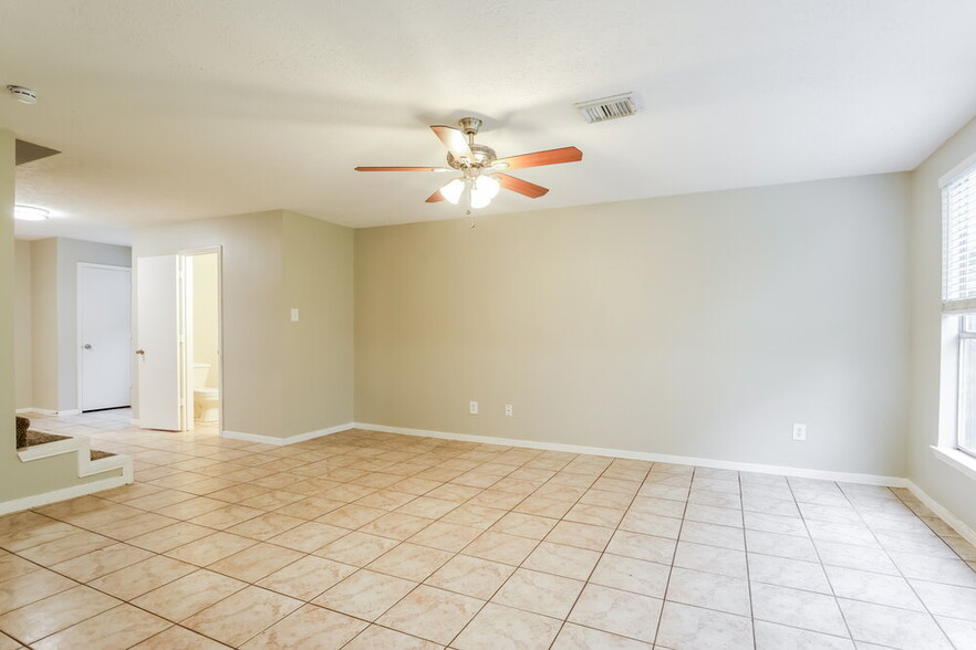 Building Photo - 18415 Willow Moss Dr