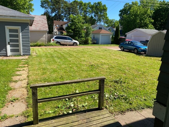 Building Photo - 4-Bedroom, 1.5-Bath Home Just A Few Blocks From Downtown