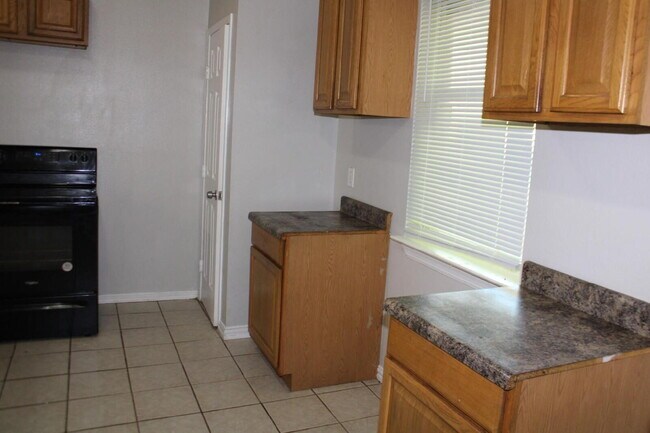 Building Photo - 1823 Smoke Tree Ln