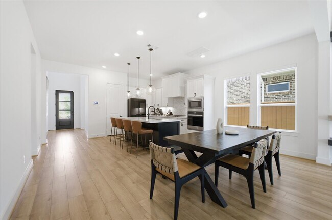 Building Photo - 8115 Fenway Hts Dr