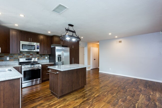 Building Photo - Beautiful Home in Mira Mesa