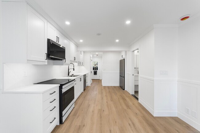 Building Photo - 245 Unquowa Rd