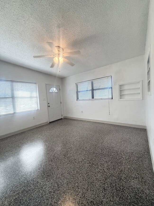 Building Photo - 2207 Vine St