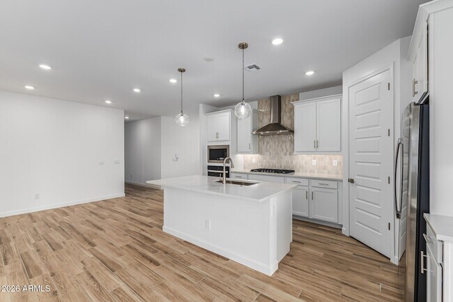 Building Photo - 6949 W Buckhorn Trail