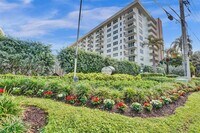Building Photo - 1149 Hillsboro Mile
