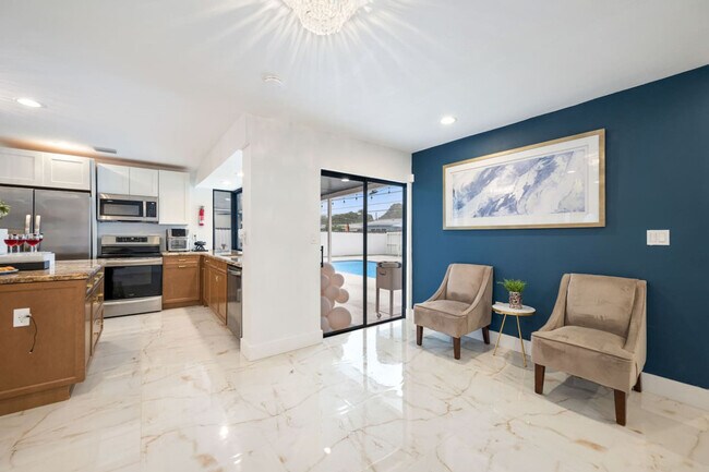 Building Photo - 8444 Sheraton Dr