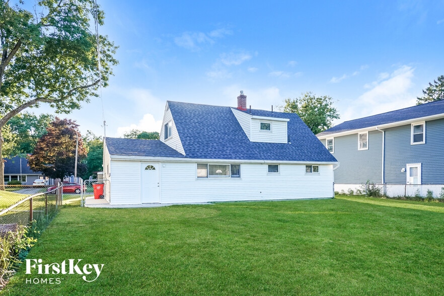 Building Photo - 3970 Jerome Ct