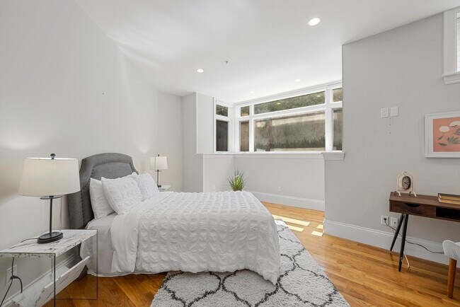 Building Photo - 1248 Beacon St