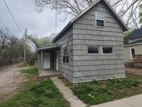 Building Photo - 290 E 17th St