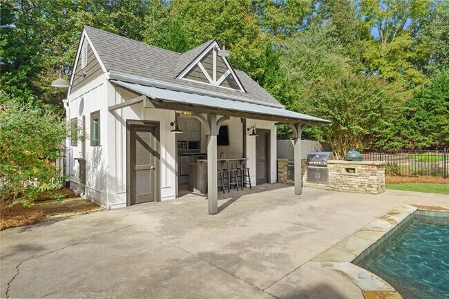 Building Photo - 390 Hembree Rd