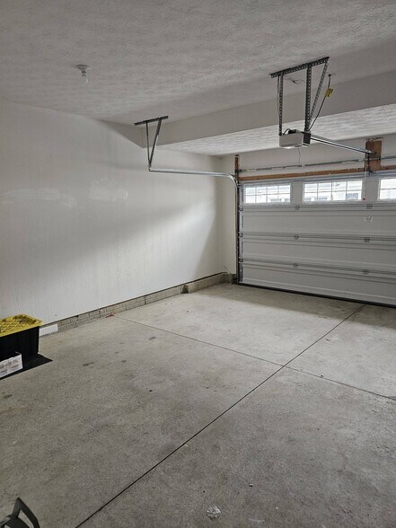 Building Photo - 1362 Maple Grove Ln
