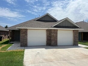 Building Photo - 1312 SW New York Ave