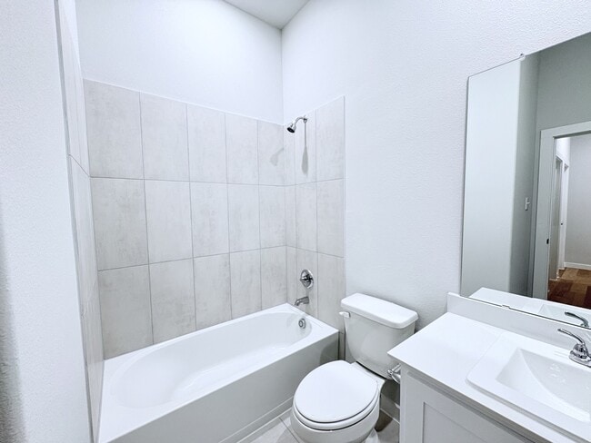 Building Photo - 401 Green Gables Dr