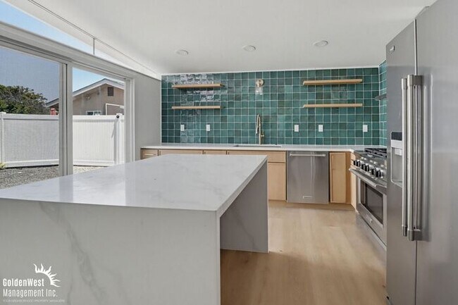 Building Photo - Beautifully Renovated 3Bdm 2Ba Apartment Home in San Diego!