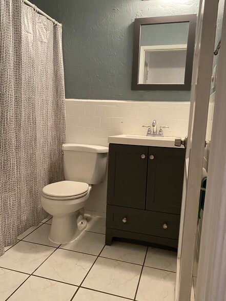 Full Bath #1 - 2220 Gale Ave